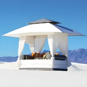 Luxus Outdoor-Pavillon-Lounge mit Vorhängen und poliertem Titanrahmen Lifestyle-Ansicht von Luxury Group International