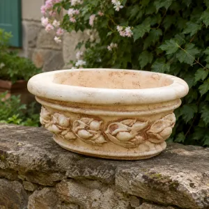 Jardinière ovale de luxe avec relief floral sculpté - Jardinières de luxe Vue de face par Luxury Group International