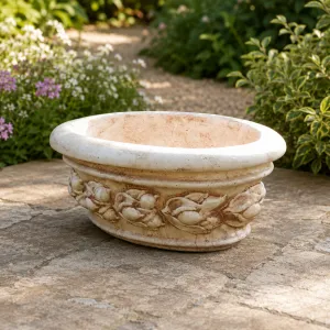 Jardinière ovale de luxe avec relief floral sculpté - Jardinières de luxe Vue lifestyle par Luxury Group International