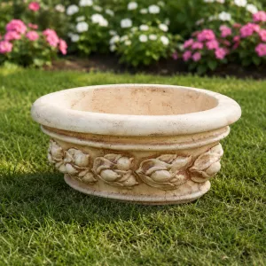 Jardinière ovale de luxe avec relief floral sculpté - Jardinières de luxe Vue lifestyle par Luxury Group International