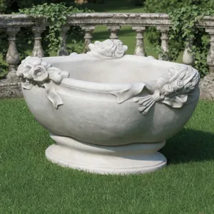Jardinière ovale de luxe avec bouquets floraux sculptés et reliefs de rubans - Jardinières de luxe Vue lifestyle par Luxury Group International