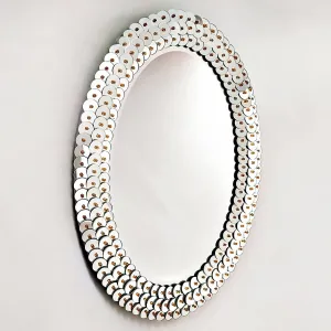 Miroir Mural Ovale de Luxe avec Cadre en Verre Argenté en Forme de Pétales et Accents en Cristal Ambre Vue de face par Luxury Group International