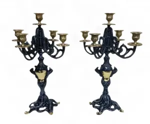 Paire de Luxe de Bougeoirs Baroques en Bronze à Cinq Lumières avec Bras en Volutes Ouverts - Bougeoir par Luxury Group International
