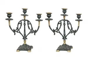 Paire de Luxe de Bougeoirs Baroques en Bronze à Trois Lumières avec Cadre à Volutes ajourées - Bougeoir par Luxury Group International