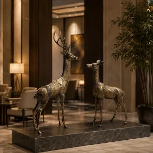 Pareja de lujo de esculturas de bronce extra grandes de ciervo y cierva Vista lifestyle por Luxury Group International