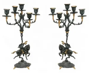 Luxus-Paar barocker Fünf-Flammen-Kerzenhalter mit reitender Skulpturbasis – Kerzenhalter von Luxury Group International