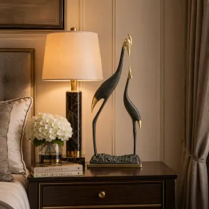 Luxus-Paar von Reiher-Bronzeskulpturen in goldenem und grün oxidiertem Finish Lifestyle-Ansicht von Luxury Group International