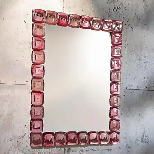 Miroir Mural Rectangulaire de Luxe avec Cadre Décoratif en Mosaïque de Verre Rubis Vue de face par Luxury Group International