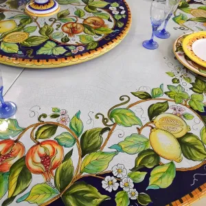 Luxus Runder Keramik Lazy Susan Gartentisch mit Handbemaltem Fruchtmotiv Detailansicht von Luxury Group International