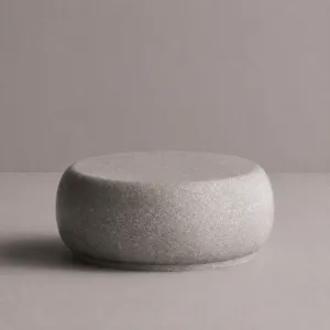 Table Basse Ronde de Luxe au Design Sculptural Imitation Pierre par Luxury Group International