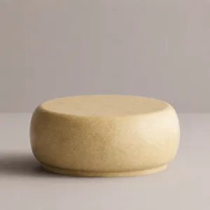 Table Basse Ronde de Luxe au Design Sculptural Imitation Pierre par Luxury Group International