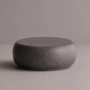 Table Basse Ronde de Luxe au Design Sculptural Imitation Pierre par Luxury Group International
