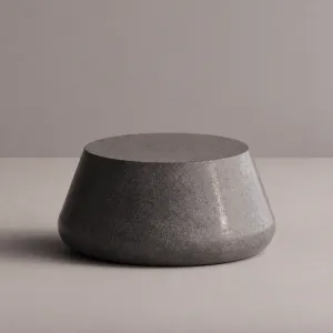 Luxus Runder Beton-Couchtisch mit Skulpturaler Verjüngter Basis - Runder Couchtisch von Luxury Group International