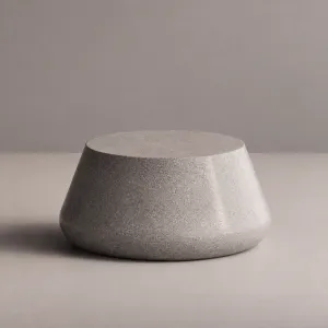 Luxus Runder Beton-Couchtisch mit Skulpturaler Verjüngter Basis - Runder Couchtisch von Luxury Group International