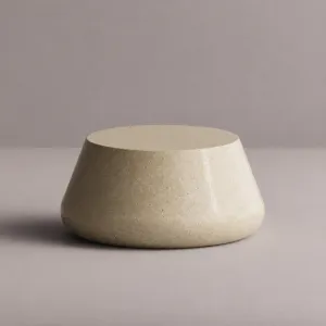 Luxus Runder Beton-Couchtisch mit Skulpturaler Verjüngter Basis - Runder Couchtisch von Luxury Group International