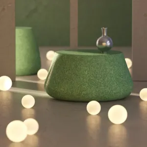 Luxus Runder Beton-Couchtisch mit Skulpturaler Verjüngter Basis - Runder Couchtisch Lifestyle-Ansicht von Luxury Group International