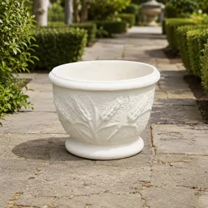 Jardinière ronde de luxe avec relief épi de blé sculpté - Jardinières de luxe Vue lifestyle par Luxury Group International