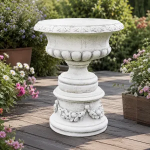 Jardinière Sculptée de Luxe en Forme de Coupe avec Bordure Feuillagée et Relief de Pétales Arrondis - Jardinières de Luxe Vue lifestyle par Luxury Group International