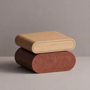 Mesa de Noche Escultural de Lujo con Tapa de Madera y Base de Piedra Terracota Vista frontal por Luxury Group International
