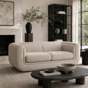 Luxus Skulpturales Beiges Sofa mit Geschwungener Form und Kokon-Silhouette Vorderansicht von Luxury Group International