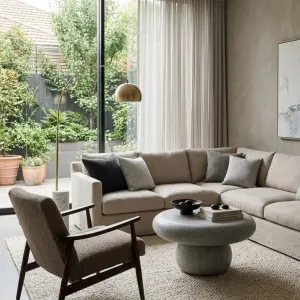Luxus Skulpturaler Couchtisch mit modernem Sockeldesign Vorderansicht von Luxury Group International
