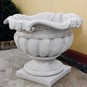 Jardinera de Urna Escultural de Lujo con Borde en Espiral y Cuenco Acanalado - Maceteros de Lujo Vista frontal por Luxury Group International