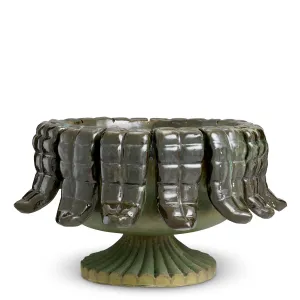 Macetero Escultural Verde de Lujo para Jardín con Relieve Drapeado y Base de Pedestal Acanalado Vista lateral por Luxury Group International