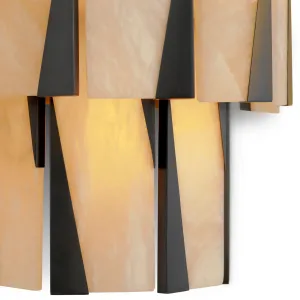 Luxuriöse, skulpturale Wandleuchte mit überlappenden goldenen und schwarzen Paneelen – 38 cm – Luxus-Hotelmöbel Detailansicht von Luxury Group International