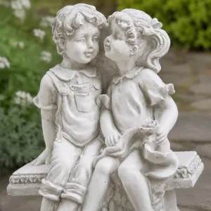 Sculpture de Jardin de Luxe Enfants Assis avec Banc - Sculpture Classique de Luxe Vue détaillée par Luxury Group International