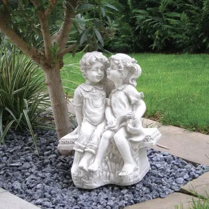 Sculpture de Jardin de Luxe Enfants Assis avec Banc - Sculpture Classique de Luxe Vue lifestyle par Luxury Group International