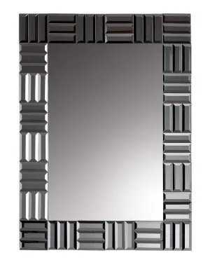 Luxus Wandspiegel in Rauchgrau mit Facettiertem Geometrischem Glasrahmen Vorderansicht von Luxury Group International