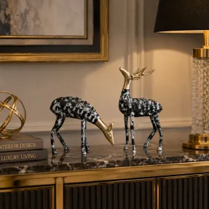 Luxus Bronze-Skulpturenpaar mit geflecktem Hirsch und Reh und goldenen Akzenten Lifestyle-Ansicht von Luxury Group International