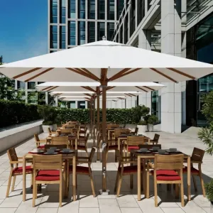 Parasol Carré de Luxe pour Extérieur avec Toile Premium et Mât en Bois Vue lifestyle par Luxury Group International