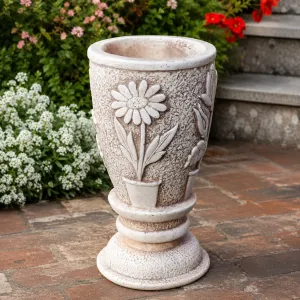 Jardinière ronde haute de luxe avec relief floral sculpté de camomille - Jardinières de luxe Vue lifestyle par Luxury Group International
