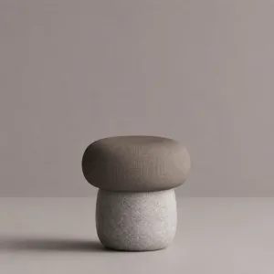 Luxus Taupe Polsterhocker mit grauer, gesprenkelter Steinoptik-Basis von Luxury Group International