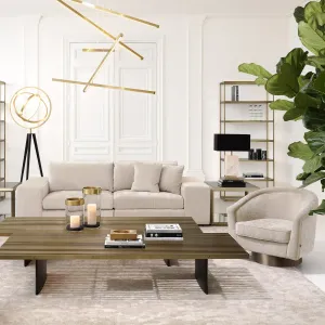 Luxuriöser Sessel aus taupefarbenem Samt mit geschwungener Rückenlehne und goldenem Gestell – 80 cm – Luxus-Hotelmöbel Lifestyle-Ansicht von Luxury Group International