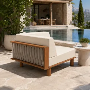 Fauteuil d'angle d'extérieur en teck de luxe avec panneaux en corde tissée Vue lifestyle par Luxury Group International