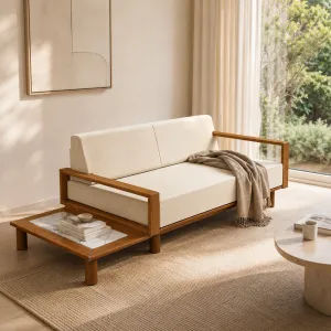 Divano da Esterno di Lusso in Teak a Due Posti con Tavolino Laterale in Marmo Vista lifestyle di Luxury Group International