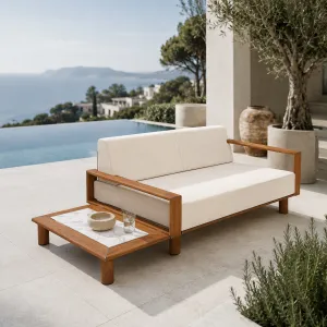 Divano da Esterno di Lusso in Teak a Due Posti con Tavolino Laterale in Marmo Vista lifestyle di Luxury Group International