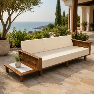Luxus Dreisitzsofa mit Holzrahmen und Marmor-Beistelltisch Lifestyle-Ansicht von Luxury Group International