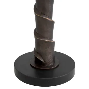 Luxus Tischlampe aus verdrehtem Metall mit Stoffschirm für elegante Innenräume Detailansicht von Luxury Group International