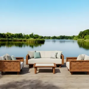 Luxus Zweisitzer Sofa mit Cremefarbenen Kissen und Holzrahmen-Design Lifestyle-Ansicht von Luxury Group International