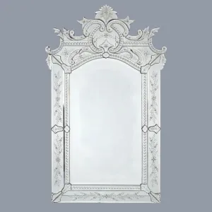 Miroir Mural de Luxe Vénitien Argenté dans Cadre en Verre Gravé à la Main avec Couronne Baroque Ornée Vue de face par Luxury Group International
