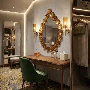 Luxus-Wandspiegel mit bernsteinfarbenem Gold-Bubble-Glas und rundem Scheibenrahmen Lifestyle-Ansicht von Luxury Group International