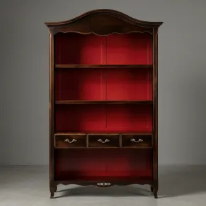Luxuriöser Barock-Regalschrank mit Walnuss-Finish, 3 Schubladen und kontrastierendem purpurrotem Innenraum Vorderansicht von Luxury Group International
