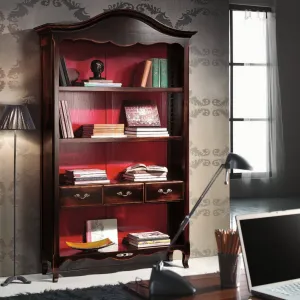 Luxuriöser Barock-Regalschrank mit Walnuss-Finish, 3 Schubladen und kontrastierendem purpurrotem Innenraum Lifestyle-Ansicht von Luxury Group International