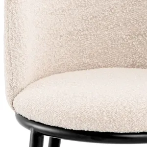 Luxuriöse weiße Bouclé-Esszimmerstühle mit schwarzem Metallgestell, 2er-Set – Luxus-Hotelmöbel Detailansicht von Luxury Group International
