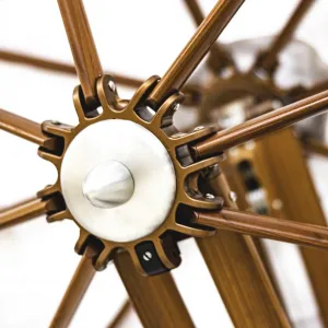 Parasol déporté blanc de luxe avec mât latéral en bois pour ombrage de terrasse Vue détaillée par Luxury Group International