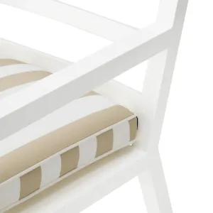 Luxus Weißer Outdoor-Essstuhl mit Beige Gestreiftem Kissen – Gartenmöbel Detailansicht von Luxury Group International