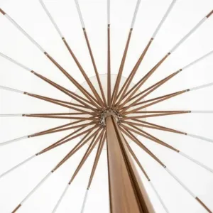 Parasol de Jardin Rond Blanc de Luxe à Bords Festonnés avec Bordure Décorative pour Espaces Extérieurs Vue intérieure par Luxury Group International